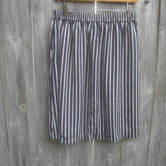 J. Crew Mercantile Pleated Skirt Striped Navy & White with side pockets Size 8 - Picture 3 of 4